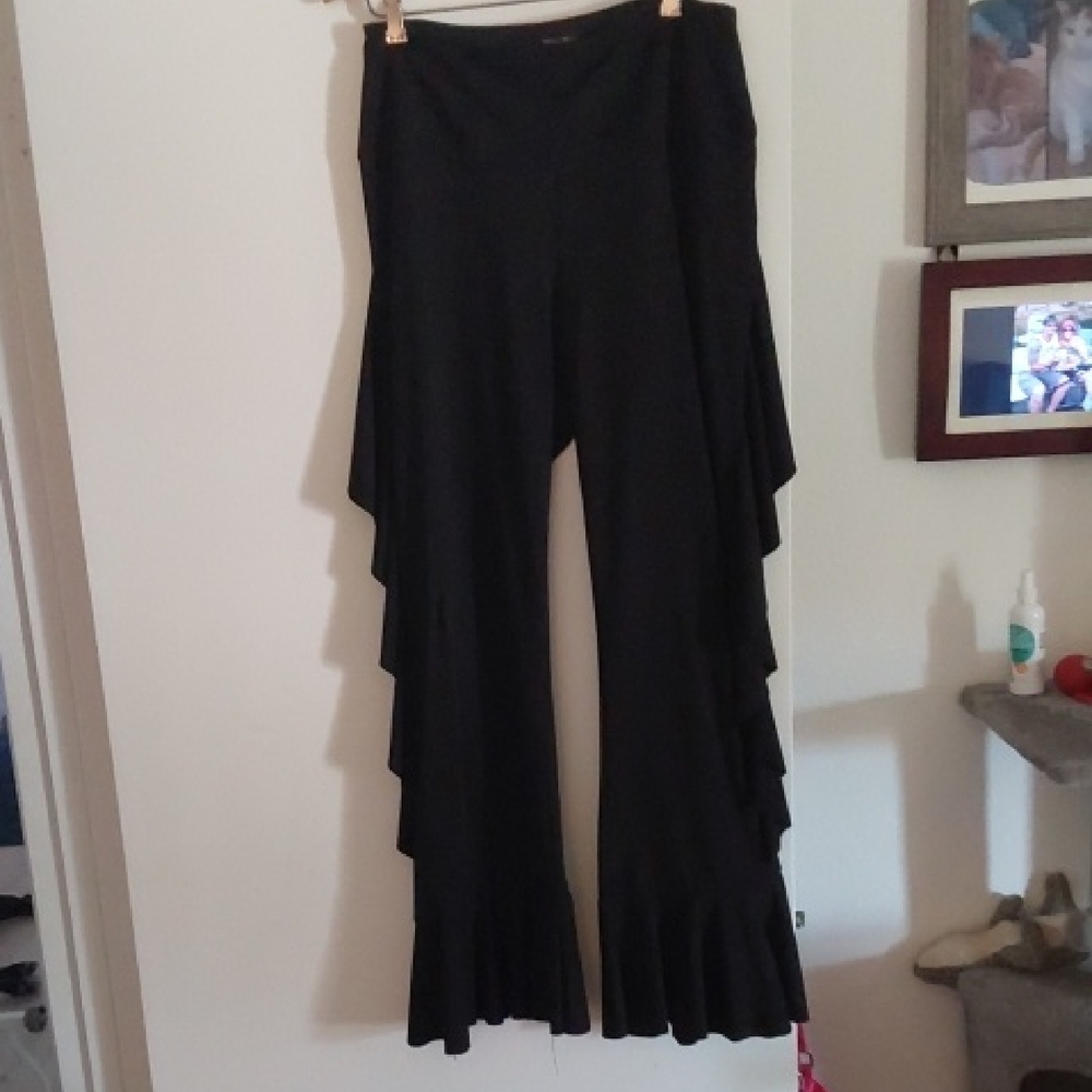 Black Ruffle Edges Pants. - Picture 2 of 5